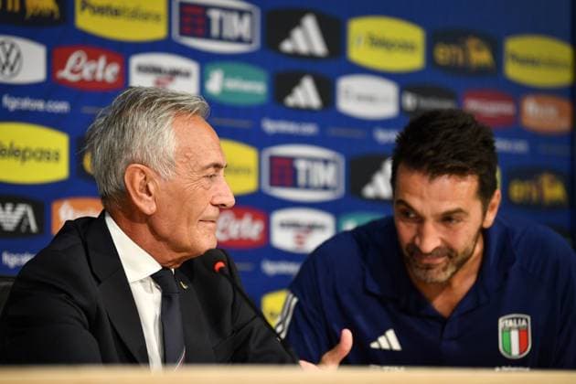 Foto Massimo Paolone LaPresse 4 Settembre 2023 - Firenze, Italia - calcio - Raduno Nazionale Italiana Calcio - Conferenza stampa Capo Delegazione Gianluigi Buffon - Centro Tecnico Coverciano. Nella foto: Gabriele Gravina, Gianluigi Buffon September 4, 2023 Florence, Italy - sport, calcio - Italian National Football Gathering - Head of Delegation press conference, PK, Pressekonferenz Gianluigi Buffon - Coverciano Technical Centre. In the pic: Gabriele Gravina, Gianluigi Buffon  Copyright: xMassimoxPaolone LaPressex