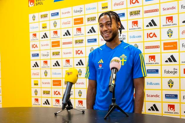 230905 Jens Cajuste of Sweden in the mixed zone after a training session on September 5, 2023 in Stockholm Photo Michael Campanella BILDBYRAN COP 313 MC0063 fotboll football soccer fotball em kval kval uefa euro qualifier qualifier träning practice training sverige sweden sverige a bbeng  Copyright: MICHAELxCAMPANELLA BB230905MC048