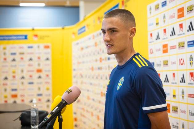 230905 Gustaf Lagerbielke of Sweden in the mixed zone after a training session on September 5, 2023 in Stockholm Photo Michael Campanella BILDBYRAN COP 313 MC0063 fotboll soccer football em kval kval uefa euro qualifier qualifier träning practice training sverige sweden sverige a bbeng  Copyright: MICHAELxCAMPANELLA BB230905MC063