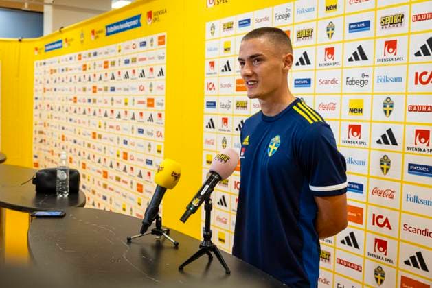 230905 Gustaf Lagerbielke of Sweden in the mixed zone after a training session on September 5, 2023 in Stockholm Photo Michael Campanella BILDBYRAN COP 313 MC0063 fotboll soccer football em kval kval uefa euro qualifier qualifier träning practice training sverige sweden sverige a bbeng  Copyright: MICHAELxCAMPANELLA BB230905MC064