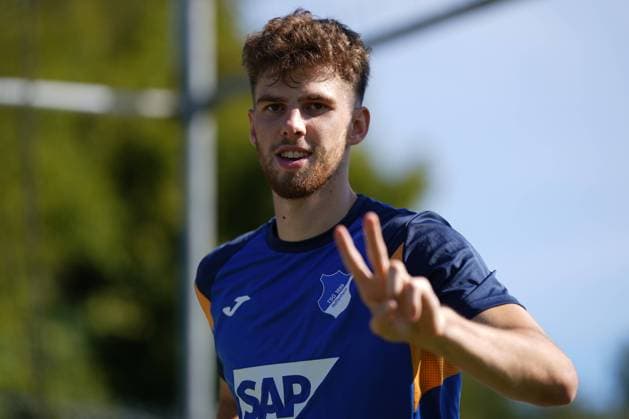 Football, national player Anton Stach raffles off his car in favour of a foundation - archiv photos