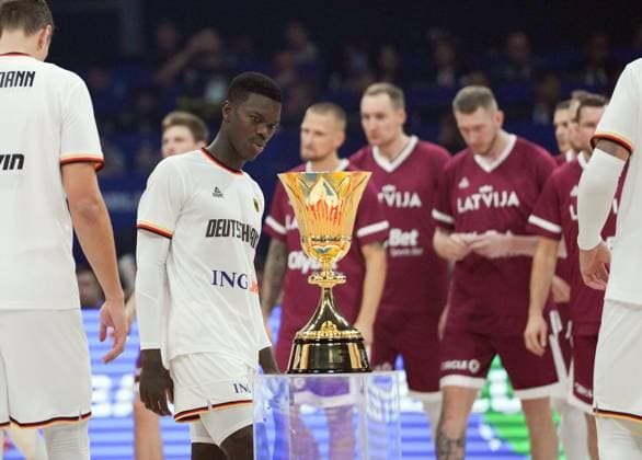 (230906) -- MANILA, Sept. 6, 2023 -- Germany s Dennis Schroder (2nd L) looks on before the quarterfinal between Germany and Latvia at the 2023 FIBA World Cup in Manila, the Philippines, Sept. 6, 2023. ) (SP)PHILIPPINES-MANILA-BASKETBALL-FIBA WORLD CUP-QUARTERFINAL-GER VS LAT MengxYongmin 
