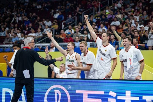 Basketball Manila Pasay 06 09 2023 FIBA Basketball World Cup 2023 Mens World Cup Quarterfinals Germany GER Latvia LAT cheering Germany Gordon Herbert Germany, national coach Justus Hollatz Germany, No 21 Nils Giffey Germany, No 05 Johannes Voigtmann Germany, No 07 David Krämer Germany, No 44 Kraemer Kramer vlnr