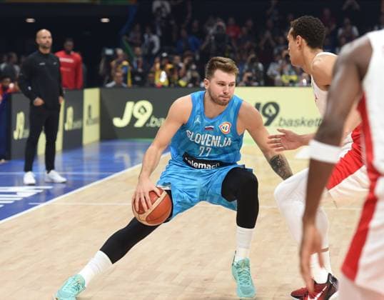CANADA vs SLOVENIA LUKA DONCIC, basketball player of Slovenia, at the FIBA World Cup match against Canada, at MOA Arena. Manila, 06.09.2023. photo: Nebojsa Parausic MN press photo BASKETBALL, FIBA, WORLD CUP, CANADA, SLOVENIA Manila MOA Arena Philippines Copyright: xNebojsaxParausicx xMNxPressx