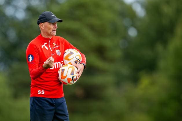 230906 Stale Solbakken, head coach of the Norwegian national football team, during a training session on September 6, 2023 in Lillestrom Photo Vegard Grott BILDBYRAN code VG VG0514 bbeng fotball football soccer fotboll trening training practice norge norway  Copyright: VEGARDxGRoTT BB230906VG029