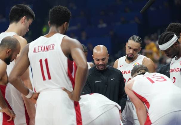 (230906) -- MANILA, Sept. 6, 2023 -- Canada s head coach Jordi Fernandez (C) instructs players during the quarterfinal between Canada and Slovenia at the 2023 FIBA World Cup in Manila, the Philippines, Sept. 6, 2023. ) (SP)PHILIPPINES-MANILA-BASKETBALL-FIBA WORLD CUP-QUARTERFINAL-CAN VS SLO MengxYongmin 