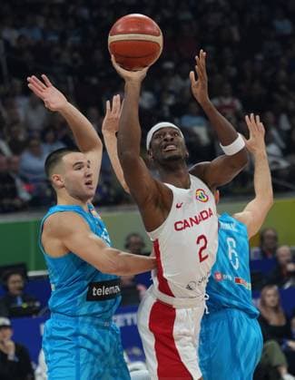 (230906) -- MANILA, Sept. 6, 2023 -- Canada s Shai Gilgeous-Alexander (C) shoots during the quarterfinal between Canada and Slovenia at the 2023 FIBA World Cup in Manila, the Philippines, Sept. 6, 2023. ) (SP)PHILIPPINES-MANILA-BASKETBALL-FIBA WORLD CUP-QUARTERFINAL-CAN VS SLO MengxYongmin 