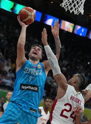 (230906) -- MANILA, Sept. 6, 2023 -- Slovenia s Luka Doncic (L) shoots during the quarterfinal between Canada and Slovenia at the 2023 FIBA World Cup in Manila, the Philippines, Sept. 6, 2023. ) (SP)PHILIPPINES-MANILA-BASKETBALL-FIBA WORLD CUP-QUARTERFINAL-CAN VS SLO MengxYongmin 