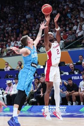 (230906) -- MANILA, Sept. 6, 2023 -- Canada s Shai Gilgeous-Alexander (R) shoots during the quarterfinal between Canada and Slovenia at the 2023 FIBA World Cup in Manila, the Philippines, Sept. 6, 2023. ) (SP)PHILIPPINES-MANILA-BASKETBALL-FIBA WORLD CUP-QUARTERFINAL-CAN VS SLO WuxZhuang 