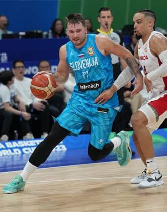 (230906) -- MANILA, Sept. 6, 2023 -- Slovenia s Luka Doncic (L) breaks through during the quarterfinal between Canada and Slovenia at the 2023 FIBA World Cup in Manila, the Philippines, Sept. 6, 2023. ) (SP)PHILIPPINES-MANILA-BASKETBALL-FIBA WORLD CUP-QUARTERFINAL-CAN VS SLO MengxYongmin 