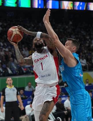 (230906) -- MANILA, Sept. 6, 2023 -- Canada s Nickeil Alexander-Walker (L) competes during the quarterfinal between Canada and Slovenia at the 2023 FIBA World Cup in Manila, the Philippines, Sept. 6, 2023. ) (SP)PHILIPPINES-MANILA-BASKETBALL-FIBA WORLD CUP-QUARTERFINAL-CAN VS SLO MengxYongmin 