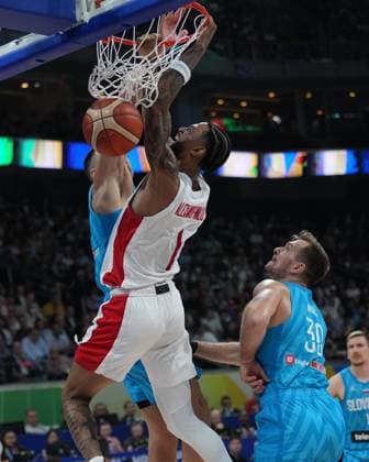 (230906) -- MANILA, Sept. 6, 2023 -- Canada s Nickeil Alexander-Walker (C) dunks during the quarterfinal between Canada and Slovenia at the 2023 FIBA World Cup in Manila, the Philippines, Sept. 6, 2023. ) (SP)PHILIPPINES-MANILA-BASKETBALL-FIBA WORLD CUP-QUARTERFINAL-CAN VS SLO MengxYongmin 