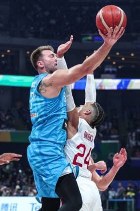 (230906) -- MANILA, Sept. 6, 2023 -- Slovenia s Luka Doncic (L) goes for a lay up during the quarterfinal between Canada and Slovenia at the 2023 FIBA World Cup in Manila, the Philippines, Sept. 6, 2023. ) (SP)PHILIPPINES-MANILA-BASKETBALL-FIBA WORLD CUP-QUARTERFINAL-CAN VS SLO WuxZhuang 