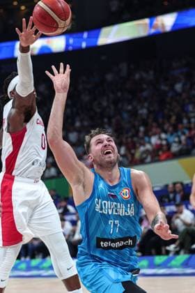 (230906) -- MANILA, Sept. 6, 2023 -- Slovenia s Luka Doncic (R) shoots during the quarterfinal between Canada and Slovenia at the 2023 FIBA World Cup in Manila, the Philippines, Sept. 6, 2023. ) (SP)PHILIPPINES-MANILA-BASKETBALL-FIBA WORLD CUP-QUARTERFINAL-CAN VS SLO WuxZhuang 