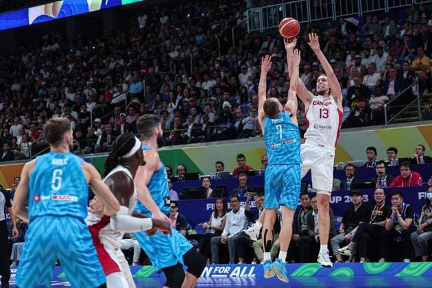 (230906) -- MANILA, Sept. 6, 2023 -- Canada s Kelly Olynyk (1st R) shoots during the quarterfinal between Canada and Slovenia at the 2023 FIBA World Cup in Manila, the Philippines, Sept. 6, 2023. ) (SP)PHILIPPINES-MANILA-BASKETBALL-FIBA WORLD CUP-QUARTERFINAL-CAN VS SLO WuxZhuang 