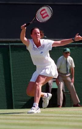 LINDSAY DAVENPORT Professional Tennis Player From USA (Seen at the 1994 Wimbledon Tennis Championships) COMPULSORY CREDIT: UPPA Photoshot Photo UGL 007916 E-04 28.06.1994 LINDSAY DAVENPORT Professional Tennis Player From USA (Seen at the 1994 Wimbledon Tennis Championships) COMPULSORY CREDIT: Talking Photoshot Photo UGL 007916 E-04 28.06.1994, Credit:Photoshot Avalon United Kingdom  Copyright: xPhotoshotx xAvalonx 0504052180