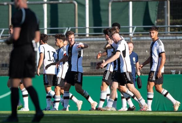 Football, U20, season 2023 24, Elite League U20 1 matchday , Germany U20 Italy U20 in Berlin, f l Benedikt Bauer U20 Germany , Mika Baur U20 Germany , Marius Wörl U20 Germany , Julian Eitschberger U20 Germany , Stefano Marino U20 Germany , cheering after goal to 1 0, 07 09 2023, Copyright: xSebastianxRäppold MatthiasxKochx