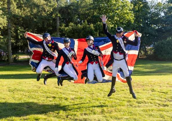Bilder des Jahres 2023, Sport 09 September Sport Themen der Woche KW36 Sport Bilder des Tages 230907 Gareth Hughes, Charlotte Fry, Charlotte Dujardin and Carl Hester of Great Britain with their gold medals after the Team Grand Prix during day 3 of the Equestrian FEI Dressage European Championship, EM, Europameisterschaft on September 7, 2023 in Riesenbeck. Photo: Roland Thunholm BILDBYRAN kod XZ XZ0128 ridsport equestrian fei dressage european championships day 3 bbeng lagtävling team grand prix dressyr-em jubel *** 230907 Gareth Hughes, Charlotte Fry, Charlotte Dujardin and Carl Hester of Great Britain with their gold medals after the Team Grand Prix during day 3 of the Equestrian FEI Dressage European Championship on September 7, 2023 in Riesenbeck Photo Roland Thunholm BILDBYRAN kod XZ XZ0128 ridsport equestrian fei dressage european championships day 3 bbeng lagtävling team grand prix dressyr em jubel  Copyright: ROLANDxTHUNHOLM BB230907BB285