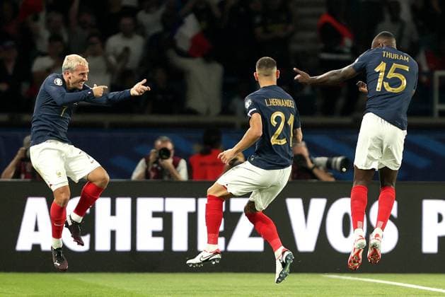 UEFA EURO, EM, Europameisterschaft,Fussball 2024 Qualifying Round Group B, Parc des Princes, Paris, France 7 9 2023 France vs Republic of Ireland France s Marcus Thuram celebrates scoring his side™s second goal with Antoine Griezmann and Lucas Hernandez Marcus Thuram celebrates scoring his side™s second goal with Antoine Griezmann and Lucas Hernandez 7 9 2023  Copyright: x INPHO LaszloxGeczox LG_03705