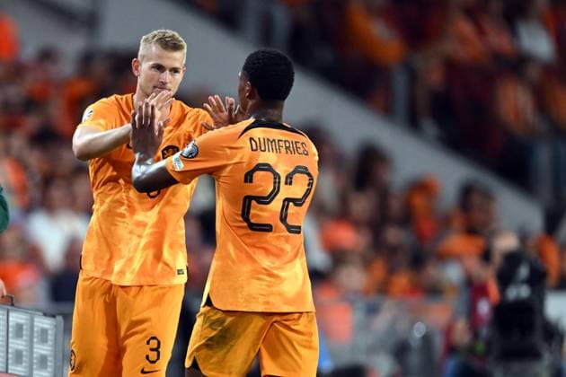 EINDHOVEN - (l-r) Matthijs de Ligt of Holland, Denzel Dumfries of Holland during the European Championship, EM, Europameisterschaft Qualifying match in group B between the Netherlands and Greece at the Phillips stadium on September 7, 2023 in Eindhoven, the Netherlands. ANP Group B - UEFA EURO, EM, Europameisterschaft,Fussball 2024 European Qualifiers 2023 2024 xVIxANPxSportx xxANPxIVx 477562702 originalFilename: 477562702.jpg