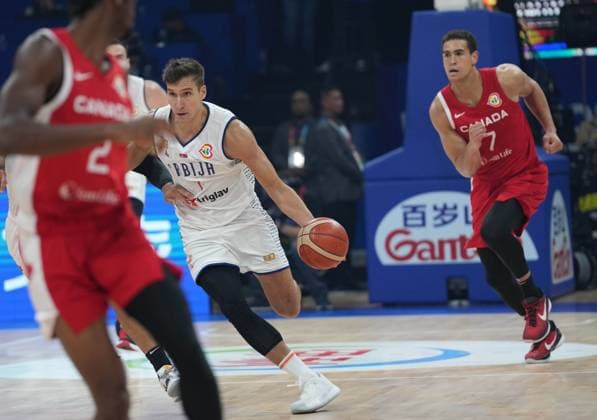 (230908) -- MANILA, Sept. 8, 2023 -- Serbia s Bogdan Bogdanovic (C) breaks through during the semifinal between Serbia and Canada at the 2023 FIBA World Cup in Manila, the Philippines, Sept. 8, 2023. ) (SP)PHILIPPINES-MANILA-BASKETBALL-FIBA WORLD CUP-SEMIFINAL-SRB VS CAN MengxYongmin 