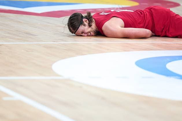 (230908) -- MANILA, Sept. 8, 2023 -- Canada s Kelly Olynyk reacts during the semifinal between Serbia and Canada at the 2023 FIBA World Cup in Manila, the Philippines, Sept. 8, 2023. ) (SP)PHILIPPINES-MANILA-BASKETBALL-FIBA WORLD CUP-SEMIFINAL-SRB VS CAN WuxZhuang 