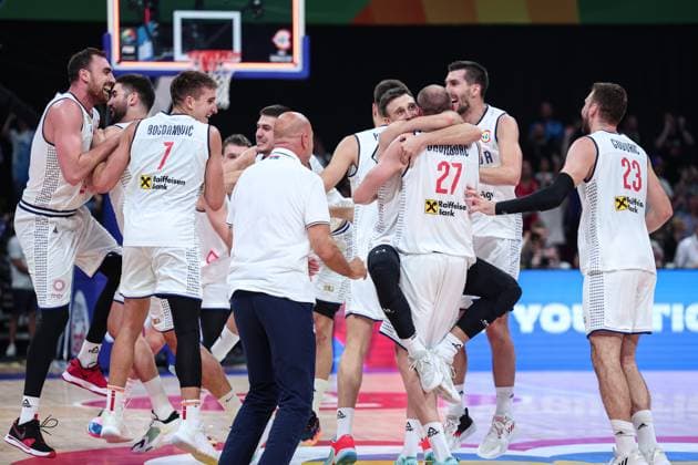 (230908) -- MANILA, Sept. 8, 2023 -- Serbia s players celebrate winning the semifinal between Serbia and Canada at the 2023 FIBA World Cup in Manila, the Philippines, Sept. 8, 2023. ) (SP)PHILIPPINES-MANILA-BASKETBALL-FIBA WORLD CUP-SEMIFINAL-SRB VS CAN WuxZhuang 