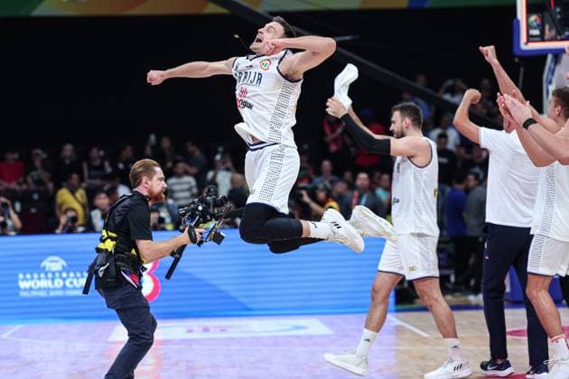 (230908) -- MANILA, Sept. 8, 2023 -- Serbia s Aleksa Avramovic (top) celebrates winning the semifinal between Serbia and Canada at the 2023 FIBA World Cup in Manila, the Philippines, Sept. 8, 2023. ) (SP)PHILIPPINES-MANILA-BASKETBALL-FIBA WORLD CUP-SEMIFINAL-SRB VS CAN WuxZhuang 