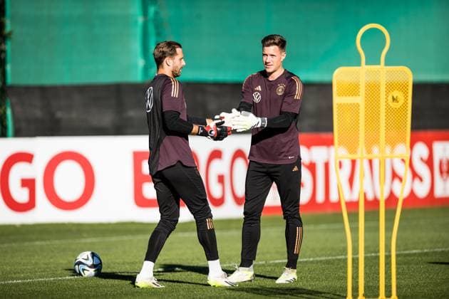 DFB Nationalmannschaft Herren Abschlusstraining 08 09 2023 Oliver Baumann Germany and Marc Andre ter Stegen Germany praeparieren their gloves DFB Nationalmannschaft Herren Abschlusstraining,Wolfsburg, VfL Wolfsburg Trainingsgelaende am 08 09 2023 DFB REGULATIONS PROHIBIT ANY USE OF PHOTOGRAPHS AS IMAGE SEQUENCES AND OR QUASI VIDEO Copyright: xBEAUTIFULxSPORTS Wunderlx