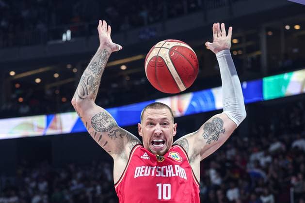 Sport Themen der Woche KW36 Sport Bilder des Tages (230908) -- MANILA, Sept. 8, 2023 -- Daniel Theis of Germany competes during the semifinal between the United States and Germany at the 2023 FIBA World Cup in Manila, the Philippines, Sept. 8, 2023. ) (SP)PHILIPPINES-MANILA-BASKETBALL-FIBA WORLD CUP-SEMIFINAL-USA VS GER WuxZhuang 