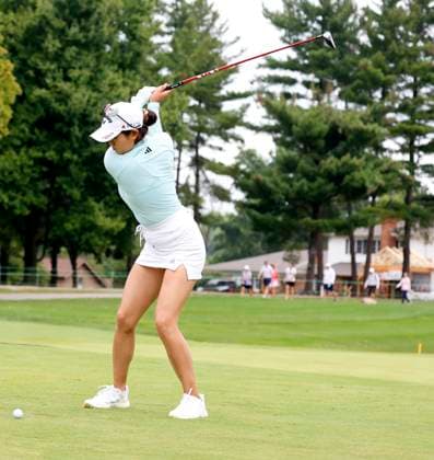 CINCINNATI, OH - SEPTEMBER 08: LPGA, Golf Damen golfer Rose Zhang plays her tee shot on the 6th hole during the second round of the Kroger Queen City Championship at the Kenwood Country Club in Cincinnati, Ohio. (Photo by Brian Spurlock Icon Sportswire) GOLF: SEP 08 LPGA Kroger Queen City Championship EDITORIAL USE ONLY Icon230908028
