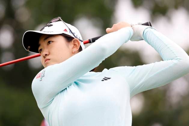 CINCINNATI, OH - SEPTEMBER 08: LPGA, Golf Damen golfer Rose Zhang hits her tee shot on the 9th hole during the second round of the Kroger Queen City Championship at the Kenwood Country Club in Cincinnati, Ohio. (Photo by Brian Spurlock Icon Sportswire) GOLF: SEP 08 LPGA Kroger Queen City Championship EDITORIAL USE ONLY Icon230908036
