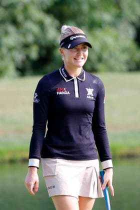 CINCINNATI, OH - SEPTEMBER 08: LPGA, Golf Damen golfer Charley Hull reacts to making a birdie putt on the 12th hole during the second round of the Kroger Queen City Championship at the Kenwood Country Club in Cincinnati, Ohio. (Photo by Brian Spurlock Icon Sportswire) GOLF: SEP 08 LPGA Kroger Queen City Championship EDITORIAL USE ONLY Icon230908044