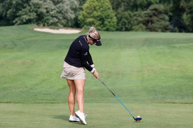 CINCINNATI, OH - SEPTEMBER 08: LPGA, Golf Damen golfer Charley Hull plays her tee shot on the 12th hole during the second round of the Kroger Queen City Championship on September 08, 2023, at the Kenwood Country Club in Cincinnati, Ohio. (Photo by Brian Spurlock Icon Sportswire) GOLF: SEP 08 LPGA Kroger Queen City Championship EDITORIAL USE ONLY Icon230908080