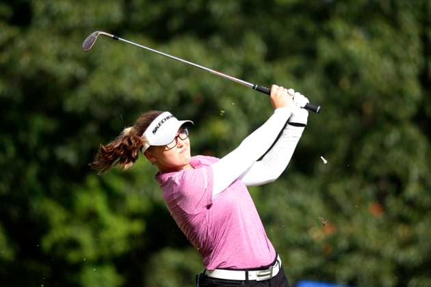 CINCINNATI, OH - SEPTEMBER 08: LPGA, Golf Damen golfer Brooke Henderson plays her tee shot on the 14th hole during the second round of the Kroger Queen City Championship at the Kenwood Country Club in Cincinnati, Ohio. (Photo by Brian Spurlock Icon Sportswire) GOLF: SEP 08 LPGA Kroger Queen City Championship EDITORIAL USE ONLY Icon230908095