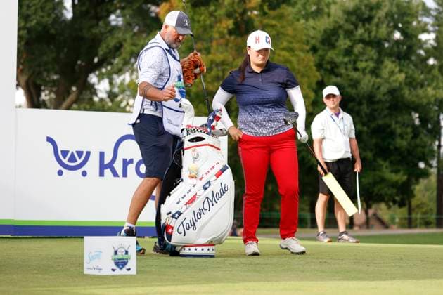 CINCINNATI, OH - SEPTEMBER 08: LPGA, Golf Damen golfer Angel Yin pulls out her driver on the 6th tee during the second round of the Kroger Queen City Championship at the Kenwood Country Club in Cincinnati, Ohio. (Photo by Brian Spurlock Icon Sportswire) GOLF: SEP 08 LPGA Kroger Queen City Championship EDITORIAL USE ONLY Icon230908112