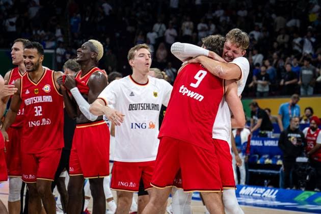 Basketball Manila Pasay 08 09 2023 FIBA Basketball World Cup 2023 Mens World Cup Semifinals United States of America USA Germany GER Germany wins with 113 111 and enters the final of the World Cup Cheering after the game Johannes Voigtmann Germany, No 07 Johannes Thiemann Germany, No 32 Isaac Bonga Germany, No 00 Justus Hollatz Germany, No 21 Franz Wagner Germany, No 09 Moritz Wagner Germany, No 13 brothers vlnr