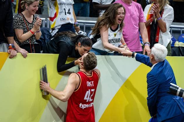 Basketball Manila Pasay 08 09 2023 FIBA Basketball World Cup 2023 Mens World Cup Semifinals United States of America USA Germany GER Germany wins 113 111 to advance to the final of the World Cup Cheering after the game Andreas Obsts Germany, No 42 girlfriend Ines Kuss