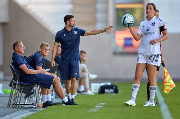 09 09 2023, GER, womens soccer, DFB Pokal, 2 round, 2023 2024, FC Carl Zeiss Jena FC Nuremberg Florian Kästner head coach, FC Carl Zeiss Jena , coaching on the sidelines Jena ad hoc arena, Ernst Abbe Sportfe Thuringia Germany
