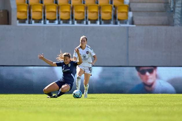 09 09 2023, GER, womens soccer, DFB Pokal, 2 round, 2023 2024, FC Carl Zeiss Jena FC Nürnberg Hannah Mesch 11, FC Carl Zeiss Jena, purl , is fouled by Rebekka Salfelder 15, FC Nürnberg Jena ad hoc arena, Ernst Abbe Sportfe Thüringen Germany