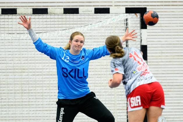 230909 Hallbys goalkeeper Christina Lövgren Hallberg during the match in Handbollsligan dam between Hallby and Skövde on September 9, 2023 in Jönköping, Sweden.  Copyright: CARLxSANDIN BB230909CS068