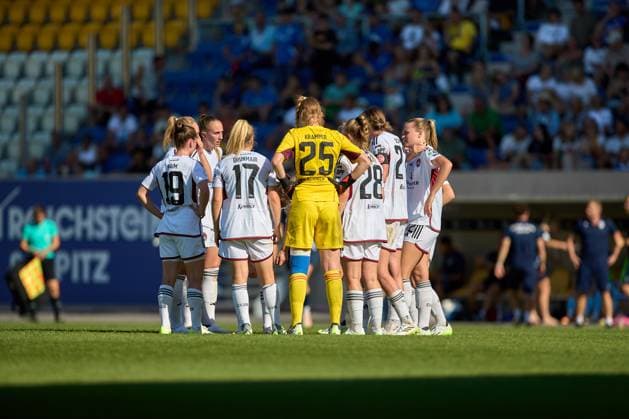 09 09 2023, GER, womens soccer, DFB Pokal, 2 round, 2023 2024, FC Carl Zeiss Jena FC Nuremberg team circle, FC Nuremberg, after conceding goal Jena ad hoc arena, Ernst Abbe Sportfe Thuringia Germany
