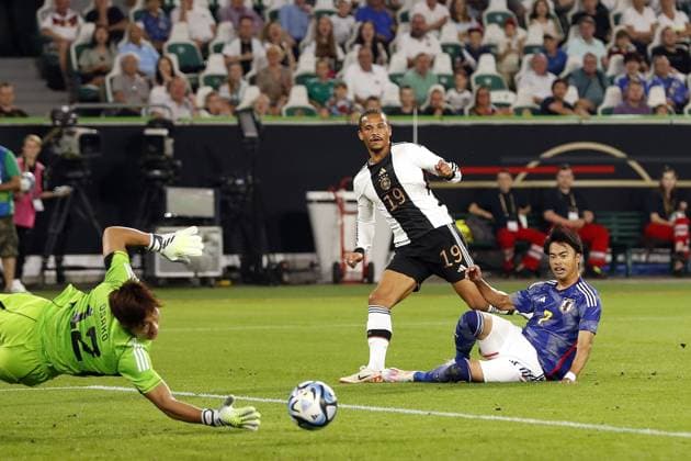 Sport Themen der Woche KW36 Sport Bilder des Tages WOLFSBURG - (l-r) Japan goalkeeper Keisuke Oskao, Leroy Sane of Germany scores the 1-1, Kaoru Mitoma of Japan during the friendly Interland match between Germany and Japan at the Volkswagen Arena on September 9, 2023 in Wolfsburg, Germany. ANP Hollandse Hoogte BART STOUTJESDIJK International Friendly, Länderspiel, Nationalmannschaft 2023 2024 xVIxANPxSportx xBartxStoutjesdijkxIVx 477760742 originalFilename: 477760742.jpg