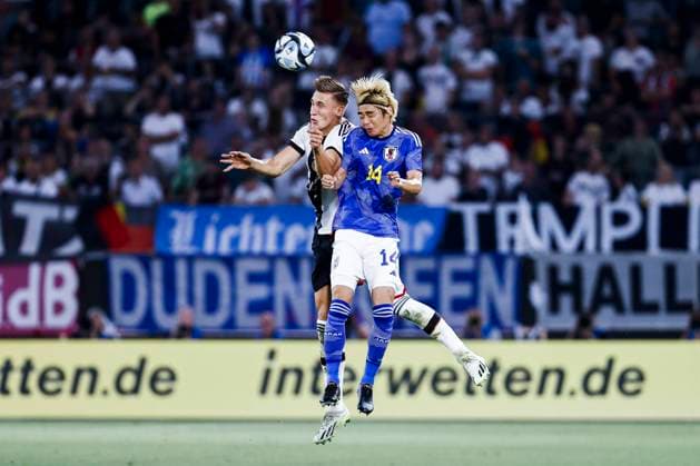 Wolfsburg, Volkswagen Arena, 09 09 23 Nico Schlotterbeck of germany L jumps for a header against Junya Ito of japan during the friendly match between Germany vs Japan
