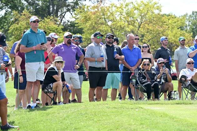 JENNINGS, MO - SEPTEMBER 09: A large crowd watches golfers tee off on the 3 hole during the second round of the PGA, Golf Herren Tour Champions Ascension Charity Classic on September 09, 2023, at Norwood Hills Country Club in Jennings, Mo. (Photo by Keith Gillett Icon Sportswire) GOLF: SEP 09 PGA Tour Champions Ascension Charity Classic EDITORIAL USE ONLY Icon23090928