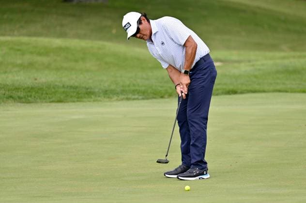 JENNINGS, MO - SEPTEMBER 09: Golfer Ken Tanigawa putts on the 2 green during the second round of the PGA, Golf Herren Tour Champions Ascension Charity Classic on September 09, 2023, at Norwood Hills Country Club in Jennings, Mo. (Photo by Keith Gillett Icon Sportswire) GOLF: SEP 09 PGA Tour Champions Ascension Charity Classic EDITORIAL USE ONLY Icon23090905