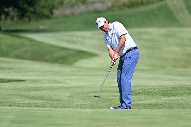 JENNINGS, MO - SEPTEMBER 09: Golfer Billy Andrade putts on the 2 green during the second round of the PGA, Golf Herren Tour Champions Ascension Charity Classic on September 09, 2023, at Norwood Hills Country Club in Jennings, Mo. (Photo by Keith Gillett Icon Sportswire) GOLF: SEP 09 PGA Tour Champions Ascension Charity Classic EDITORIAL USE ONLY Icon23090915