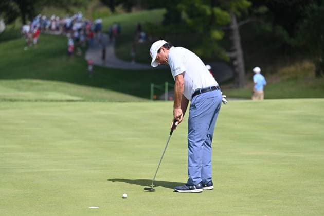 JENNINGS, MO - SEPTEMBER 09: Golfer Billy Andrade putts on the 2 green during the second round of the PGA, Golf Herren Tour Champions Ascension Charity Classic on September 09, 2023, at Norwood Hills Country Club in Jennings, Mo. (Photo by Keith Gillett Icon Sportswire) GOLF: SEP 09 PGA Tour Champions Ascension Charity Classic EDITORIAL USE ONLY Icon23090920