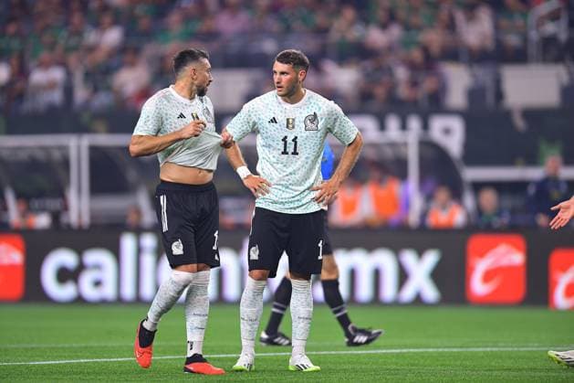 RECORD DATE NOT STATED Seleccion Mexicana 2023 Mexico vs Australia Hector Herrera, Santiago Gimenez of Mexico during the game Mexico (Mexican national team, Nationalteam vs Australian National Team, International Friendly, Länderspiel, Nationalmannschaft at the AT-T Stadium, on September 9, 2023. <br><br> Hector Herrera, Santiago Gimenez de Mexico durante el partido Mexico (Seleccion Mexicana) vs Australia, Amistoso Internacional, en el Estadio AT-T, el 9 de septiembre de 2023. ARLINGTON CDMXTEXAS ESTADOS UNIDOS Copyright: xAdrianxMaciasx 20230909220712_SMN_23_AM_MEX_AUS_GIMENEZ184