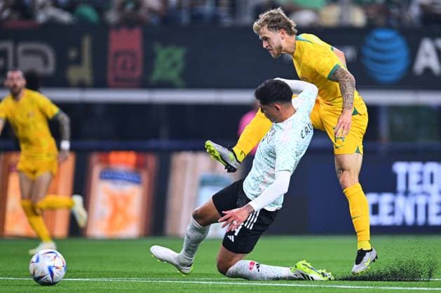 RECORD DATE NOT STATED Seleccion Mexicana 2023 Mexico vs Australia (L-R), Edson Alvarez of Mexico and Riley McGree of Australia during the game Mexico (Mexican national team, Nationalteam vs Australian National Team, International Friendly, Länderspiel, Nationalmannschaft at the AT-T Stadium, on September 9, 2023. <br><br> (I-D), Edson Alvarez de Mexico y Riley McGree de Australia durante el partido Mexico (Seleccion Mexicana) vs Australia, Amistoso Internacional, en el Estadio AT-T, el 9 de septiembre de 2023. ARLINGTON CDMXTEXAS ESTADOS UNIDOS Copyright: xJorgexMartinezx 20230909223028_SMN_23_AM_MEX_AUS_MCGREE206